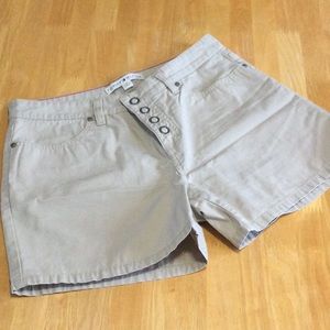 Tommy Hilfiger snap closure khaki shorts